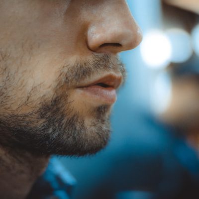 Adiós a la barba irregular con estos tips